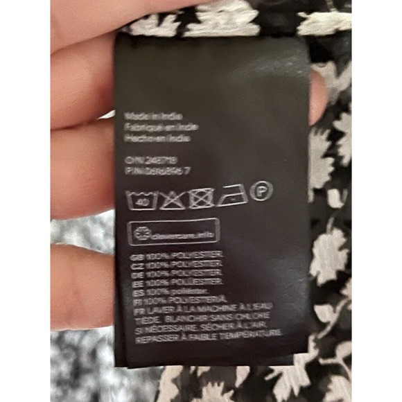 H&M Women’s Chiffon Blouse long sleeve floral black Relaxed-fit Yoke at back EUC - Picture 10 of 13
